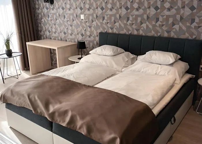 Parizs Garden Apartments
